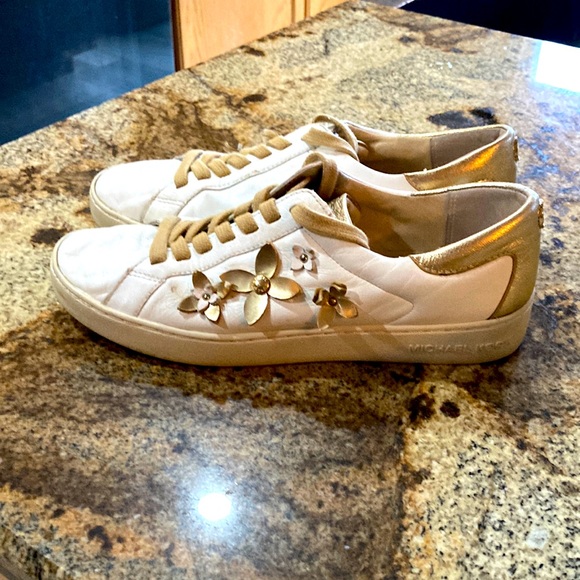 Michael Kors Lola Leather Sneaker. Size 9! - Picture 1 of 6